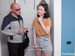 18 ans, Sucer une bite, Brunette brune, Hd, Masturbation, Rasée, Adolescente, Nénés