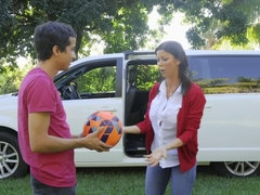 Amateur, Tetas grandes, Mamada, Morena, Coche, Corridas faciales, Perforación, Coño