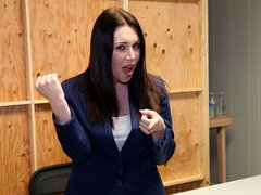 Минет, Брюнетки, Сперма во рту, Ласковые ручки, Милф, Натуральные сиськи, Стриптизерша, Сиськи