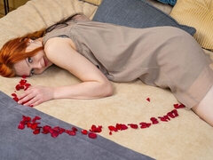 Amateur, Culo, Dormitorio, Penetracion con dedos, Masturbación, Pelirrojo, Flaco, Solo