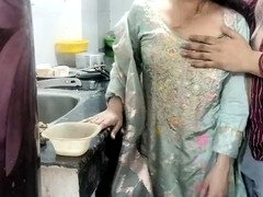 18 ans, Amateur, Tante, Conversation vulgaire, Hard, Fait maison, Rugueux, Jarretelles