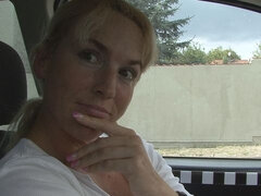 Amateur, Blonde, Voiture, Queue, Branlette thaïlandaise, Mère que j'aimerais baiser, Pov, Jupe