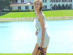 En gros plan de très près, Extrême, Masturbation, Orgasme, Public, Solo, Sous la jupe