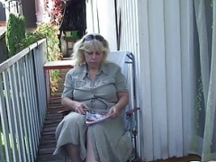 Grosse titten, Blondine, Geschnappt, Betrug, Tschechisch, Oma, Reif, Im freien