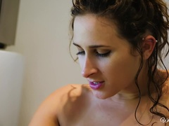 Gros seins, Brunette brune, Nourriture, Embrassement, Cuisine, Seins naturels, De plein air, Mouillée