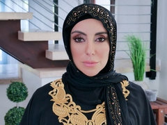 Arabisch, Grosser arsch, Grosse titten, Blasen, Braunhaarige, Interrassisch, Milf, Entkleiden