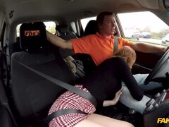 Leie, Arsch, Blasen, Auto, Hundestellung, Fingern, Rotschopf, Rock