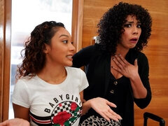 Noire, Brunette brune, 2 femmes 1 homme, Doigter, Interracial, Pov, Adolescente, Plan cul à trois