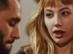Blonde actress limits down stress before her audition