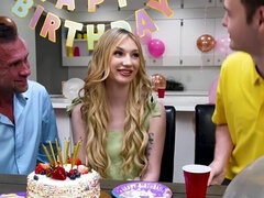 18 jaar, Lieveling, Blond, Dochter, Lul, Handbeurt, Natuurlijke tieten, Pornster