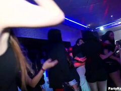 Leie, Blondine, Cfnm, Hardcore, Absätze, Strümpfe, Unter dem rock, Spanner