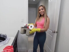 18 ans, Gros cul, Gros seins, Blonde, Sucer une bite, Brunette brune, Branlette thaïlandaise, Domestique