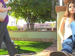 Bouteille, En gros plan de très près, Extrême, Masturbation, Orgasme, Public, Solo, Jouets