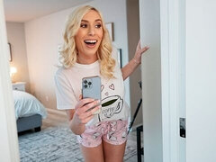 Gros cul, Grosse bite, Gros seins, Blonde, Sucer une bite, En levrette, Maigrichonne, Adolescente