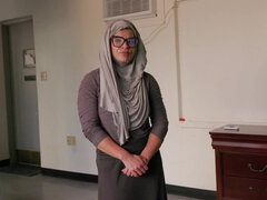 Hijab costume play - yankee cougar face penetrated