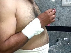 Arabisch, Tante, Bad, Bisexuell, Indisch, Hausmädchen, Im freien, Toilette