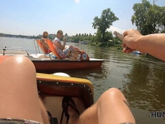 Красотки, Большие сиськи, Грудастые, Глубокая глотка, Ласковые ручки, Натуральные сиськи, Сиськи, Подглядывание