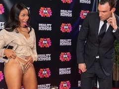 Culo, Tetas grandes, Morena, Estilo perrito, Muñeca, Ébano, Pajear, Fiesta