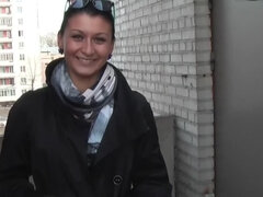 Adorable, Anal, Brunette brune, Européenne, Faciale, Public, Suçant, Plan cul à trois