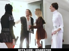 18 jaar, Blond, Bruinharig, Sperma shot, Kwartet, Hardcore, Orgie, Kut duiken