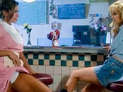 Culo, Tetas grandes, Penetracion con dedos, Besar, Lesbiana, Masturbación, Madres para coger, Clasico