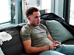 Grote mammen, Blond, Sperma in gezicht, Handbeurt, Hardcore, Rijpe lesbienne, Politie, Tieten likken