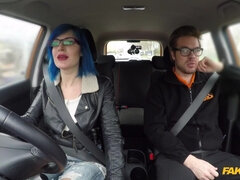 Sucer une bite, Voiture, Gorge profonde, En levrette, Léchez, Chatte, Chevaucher, Nénés