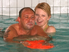 Bikini, Blonde, Sucer une bite, Branlette thaïlandaise, Nue  à poil, Piscine, Sport, Nénés
