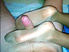 spunk ON sensitive SOLES. Nylon, Pantyhose And naked Footjob And Solejob