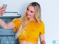 Grote mammen, Blond, Gek, Vingeren, Natuurlijke tieten, Kut duiken, Mager, Strippen