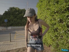 Amateur, Brunette brune, Tir de sperme, Faciale, Branlette thaïlandaise, Masque, Piercing, Public