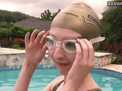 Grosser arsch, Braunhaarige, Fingern, Französisch, Hd, Masturbation, Pool, Unter wasser