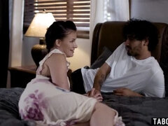 Sucer une bite, Couple, En levrette, Hard, Fille latino, Mère que j'aimerais baiser, Plan cul à trois, Vierge