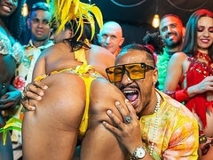 In den arsch, Grosser schwanz, Brasilien, Extrem, Interrassisch, Latina, Orgie, Party