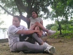 Besar, Latina, Lesbiana, Al aire libre, Público, Bajo la falda, Voyeur