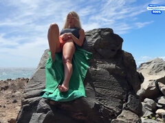 Blonde, En levrette, Pieds, Branlette thaïlandaise, Nudiste, De plein air, Public, Chatte