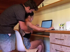 Amateur, Mamada, Morena, Penetracion con dedos, Novia, Gafas, Lamidas, Flaco