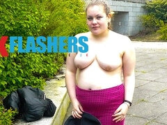 Gorda, Tetas grandes, Autobús, Gordita, Penetracion con dedos, Despelote, Público, Solo