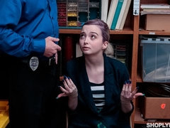 Blonde, Sucer une bite, Attrapée, En levrette, Police, Adolescente, Nénés, Uniforme