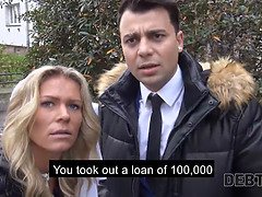 Debt4k. das schlagfertige russische luder Roxy Lips initiiert porn, um schulden hinauszuzögern