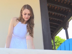 Dansant, Robe, Talons, Masturbation, Orgasme, Public, Solo, Sous la jupe