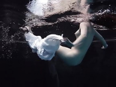 Grosse titten, Braunhaarige, Erotisch, Nudist, Im freien, Russisch, Erotischer film, Unter wasser