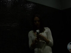 Entre bastidores, Tetas grandes, Morena, Hd