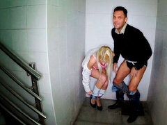 Большой член, Минет, В одежде, Собачьи, Лизание, Вечеринка, На публике, Киски