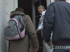 Grosser arsch, Blasen, Doppelpenetration, Handjob, Milf, Mann mann frau, Rasiert, Flotter dreier