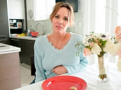 Leie, Grosser schwanz, Grosse titten, Blasen, Hundestellung, Milf, Penis, Rasiert