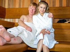 18 jahre, Arsch, Grosser schwanz, Blasen, Hundestellung, Sauna, Jungendliche (18+), Titten