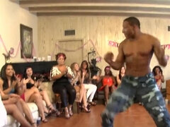 Verga grande, Tetas grandes, Morena, Bailar, Corridas faciales, Grupo, Latina, Orgía