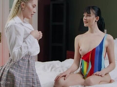 Vingeren, Likken, Ondergoed, Masturbatie, Geschoren, Mager, Strippen, Tieten likken