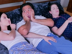 Grosser arsch, Blasen, Braunhaarige, Tochter, Hundestellung, Handjob, Hardcore, Jungendliche (18+)